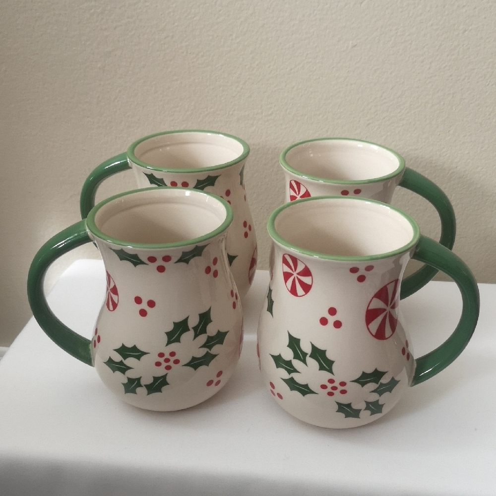 Temptations Large Festive Holiday Mugs Set Of Four Red & Green Never-used 16oz
